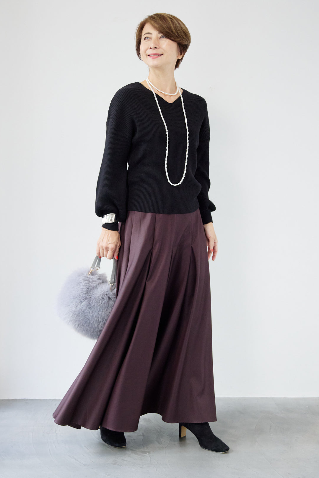 ふんわりタッチVネックリブニット