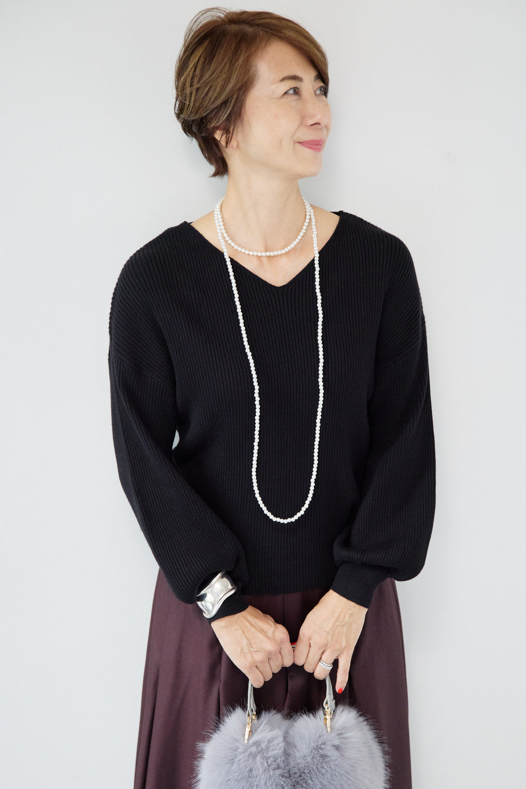 ふんわりタッチVネックリブニット