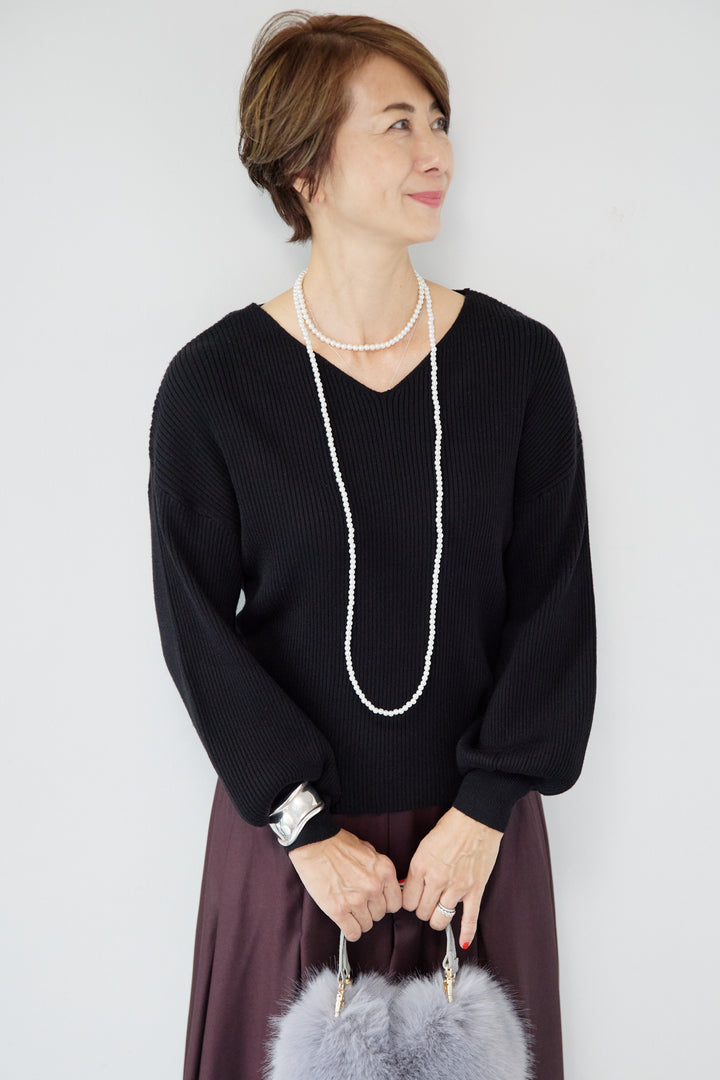 ふんわりタッチVネックリブニット