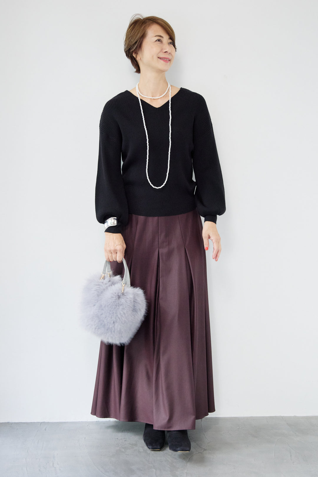 ふんわりタッチVネックリブニット