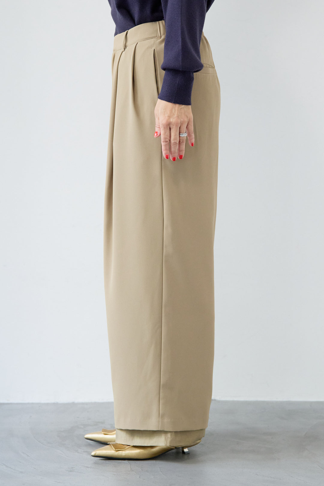 ヘムシアータックパンツ