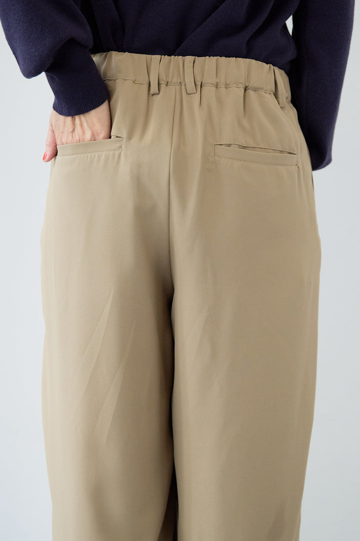 ヘムシアータックパンツ