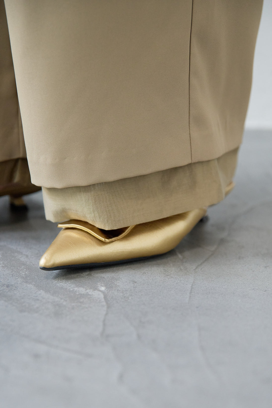 ヘムシアータックパンツ