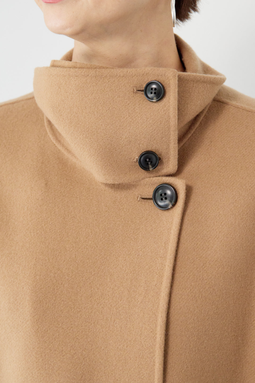 スタンドネックポンチョウールコート