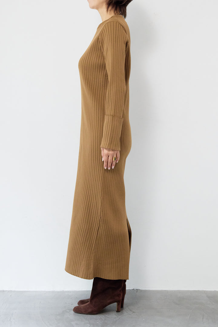 リブニットロングワンピース