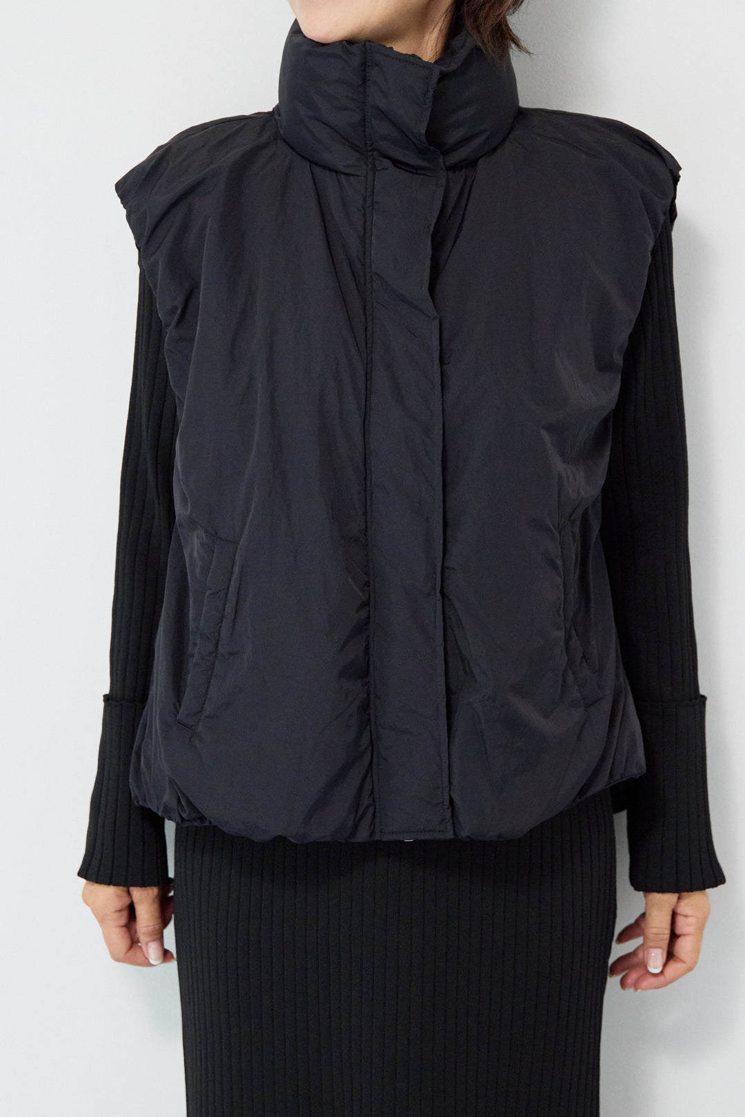 薄中綿バルーンベスト