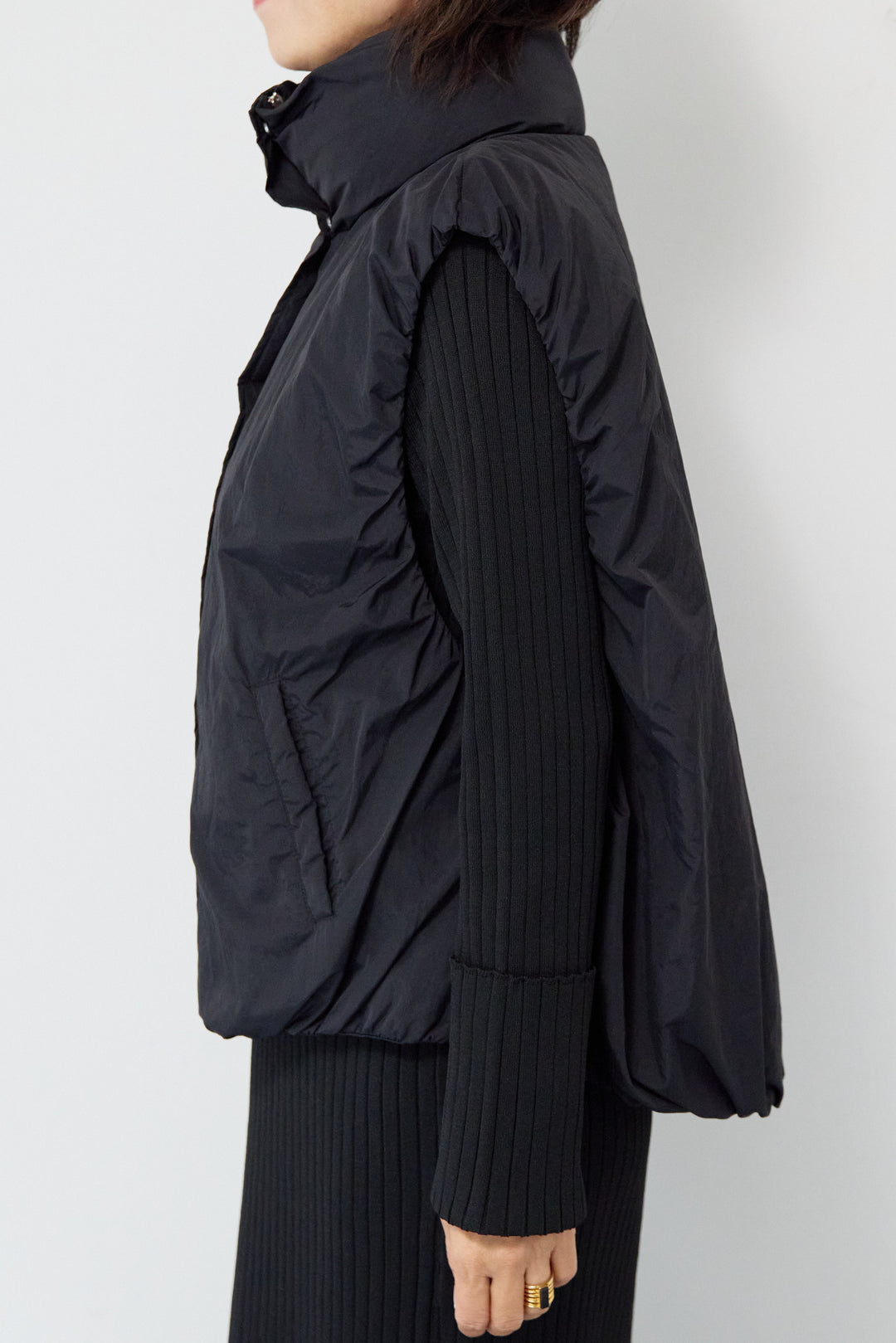 薄中綿バルーンベスト