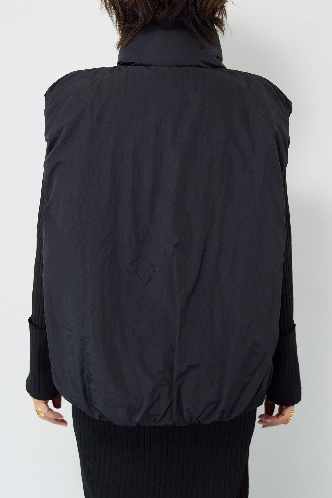 薄中綿バルーンベスト