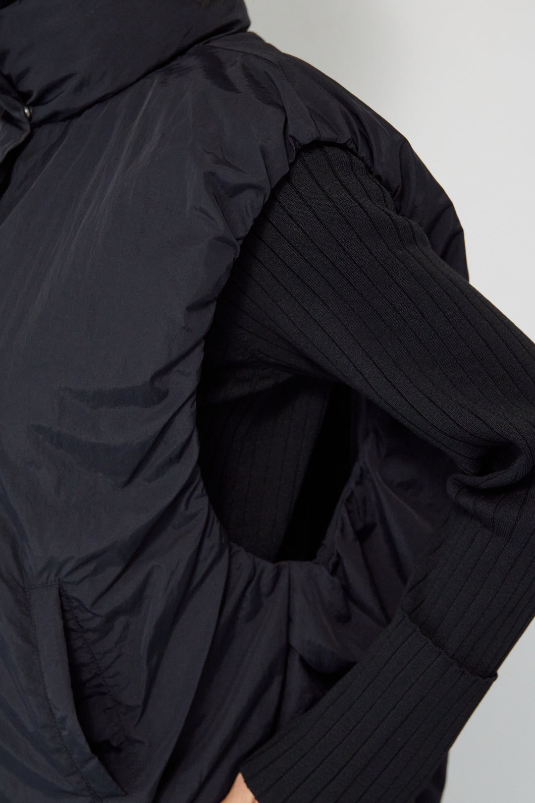 薄中綿バルーンベスト