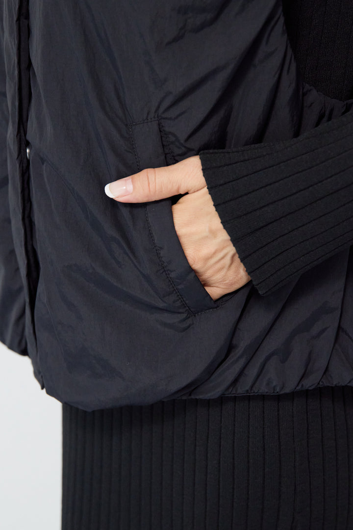 薄中綿バルーンベスト