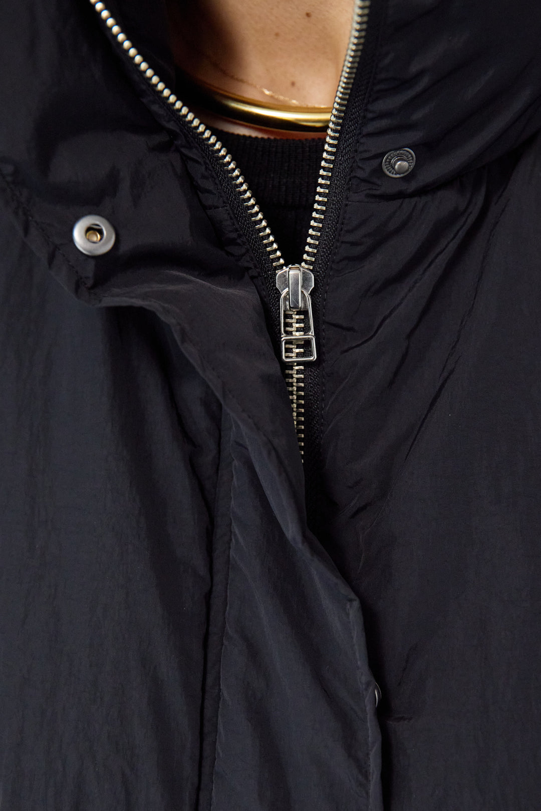 薄中綿バルーンベスト