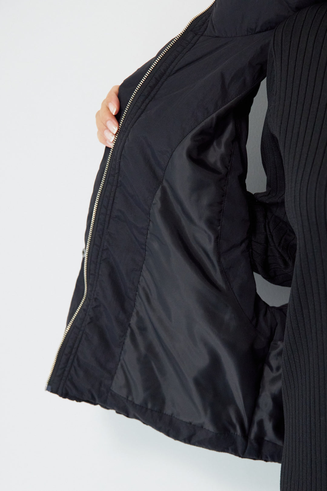 薄中綿バルーンベスト