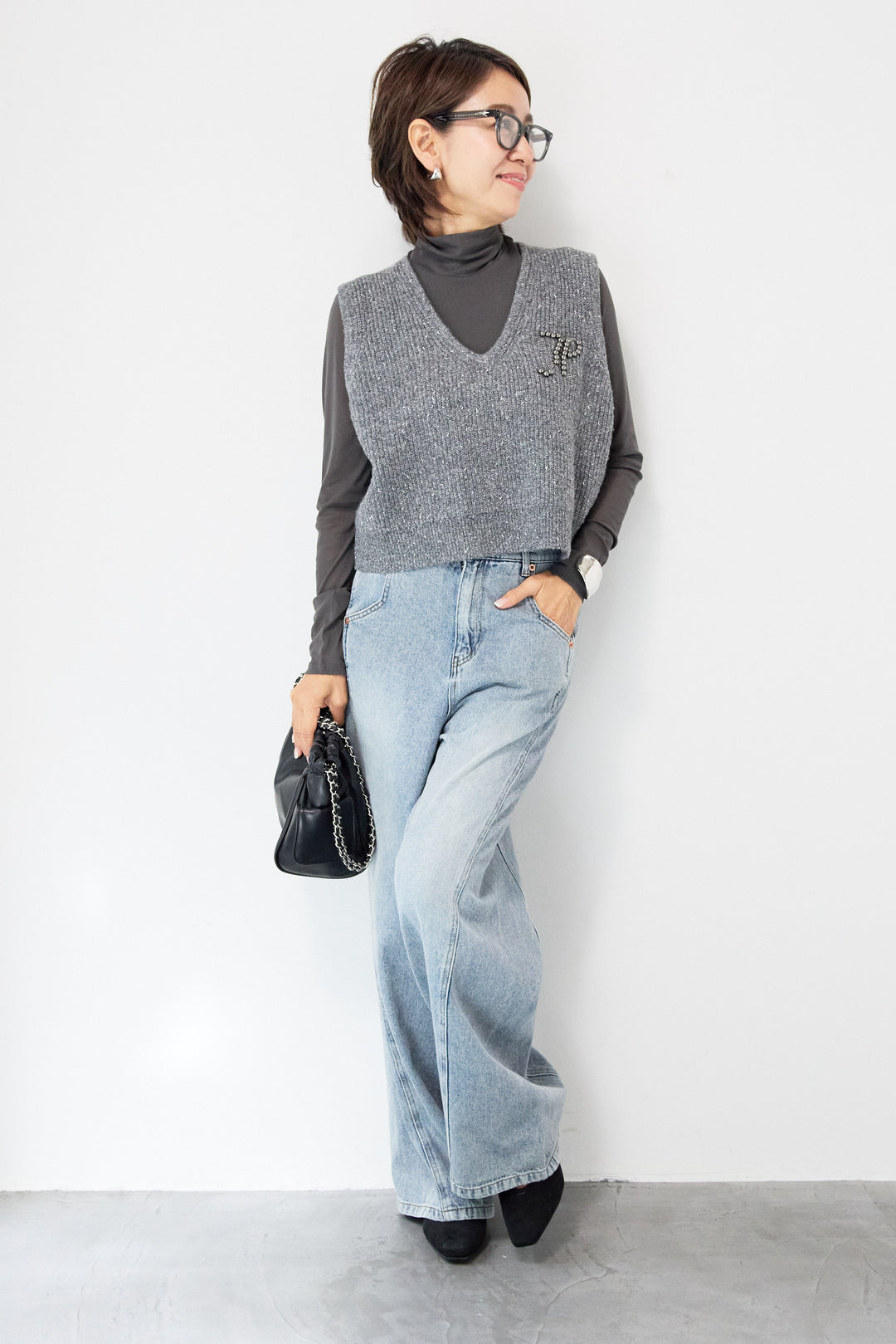 ビーズロゴショートベスト