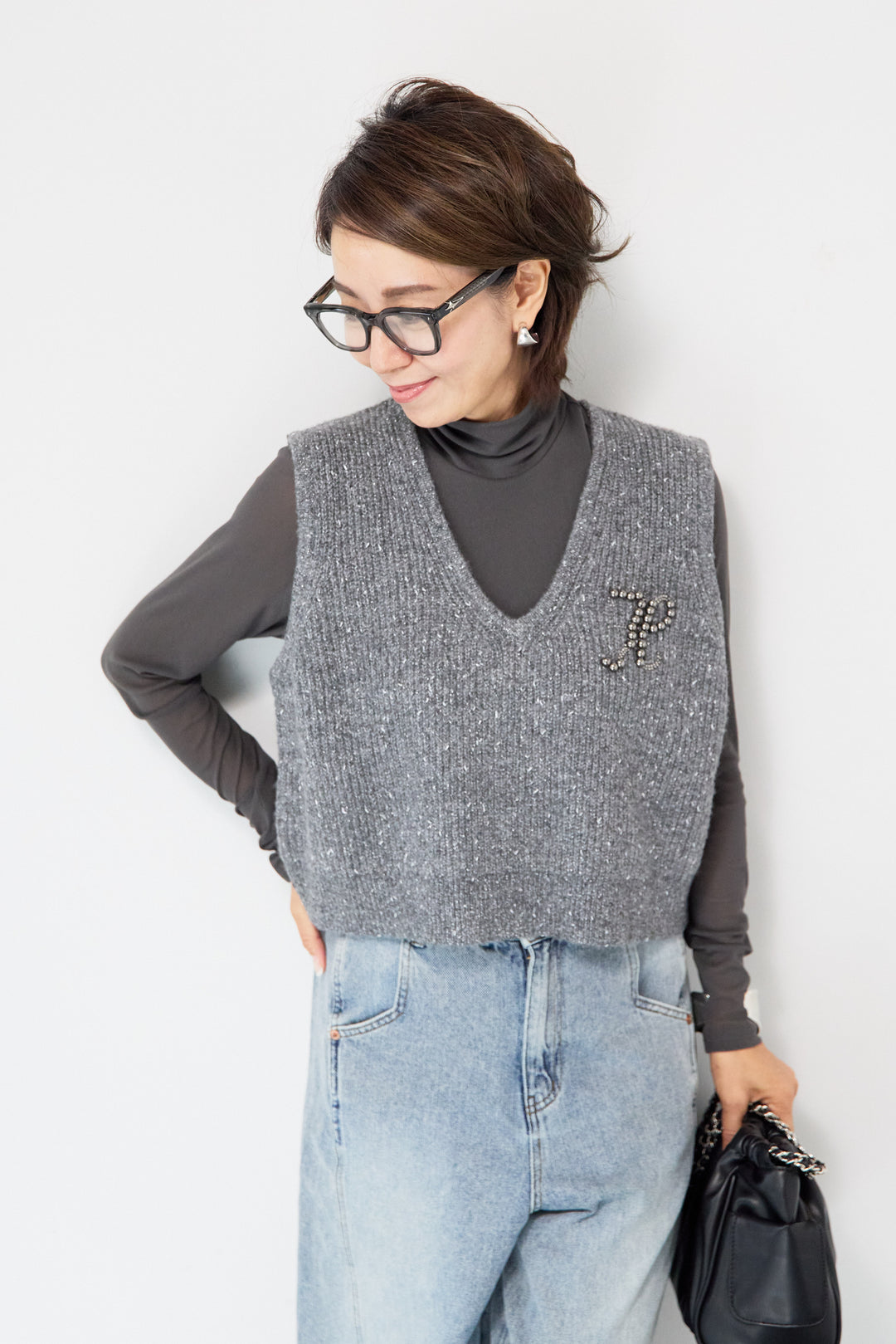 ビーズロゴショートベスト