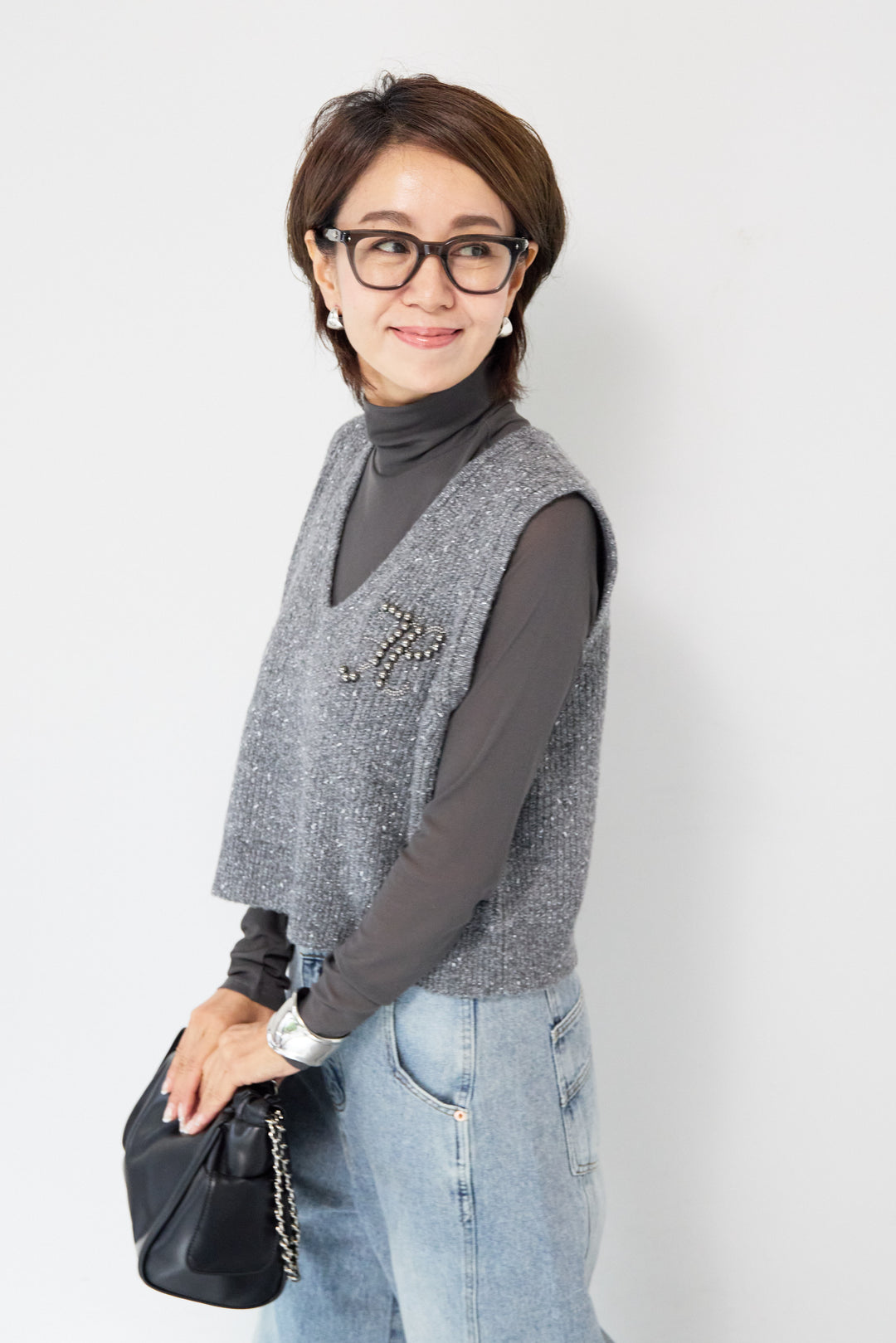 ビーズロゴショートベスト