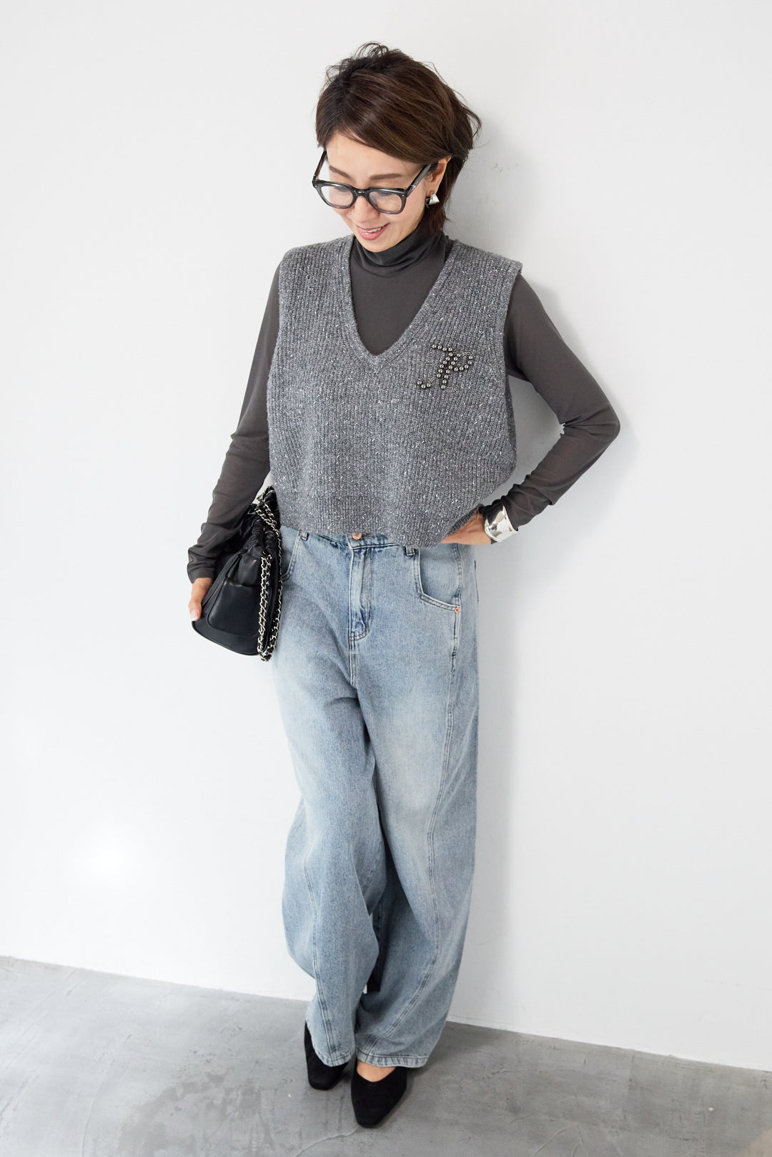 ビーズロゴショートベスト