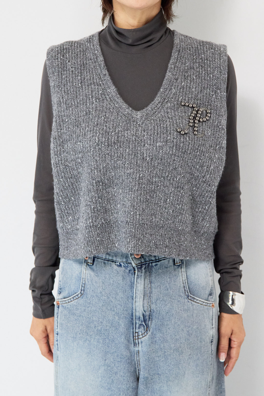 ビーズロゴショートベスト