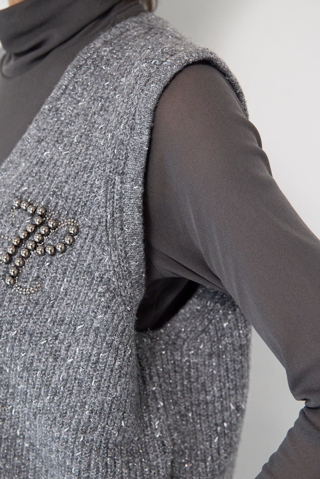 ビーズロゴショートベスト