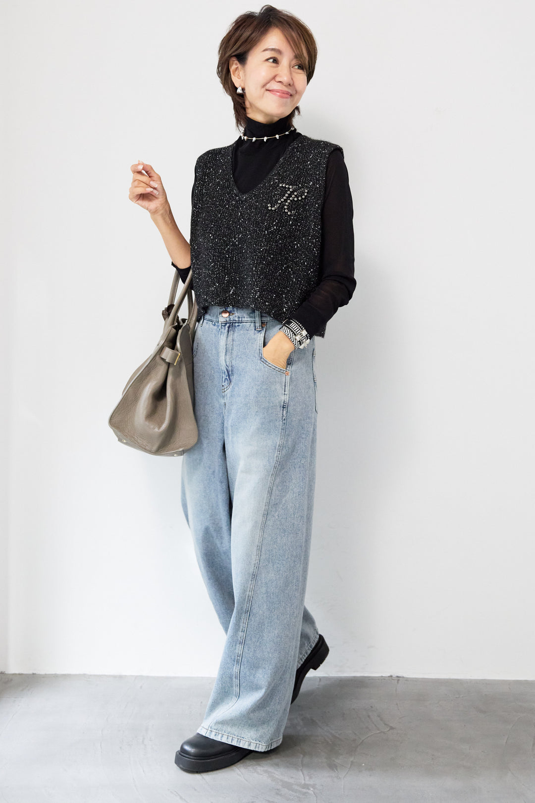 ビーズロゴショートベスト