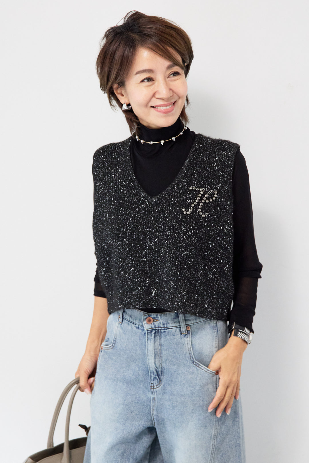 ビーズロゴショートベスト