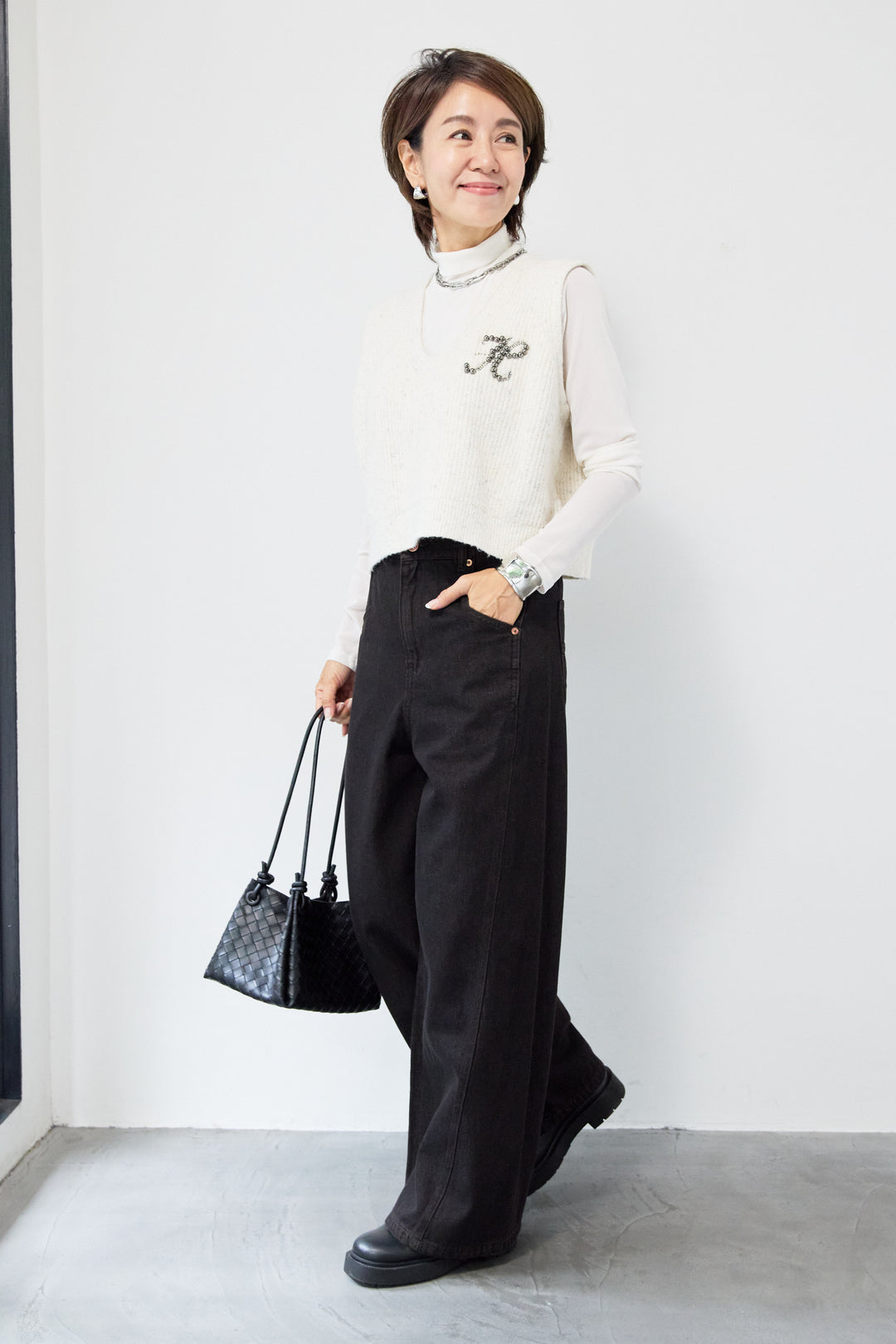 ビーズロゴショートベスト