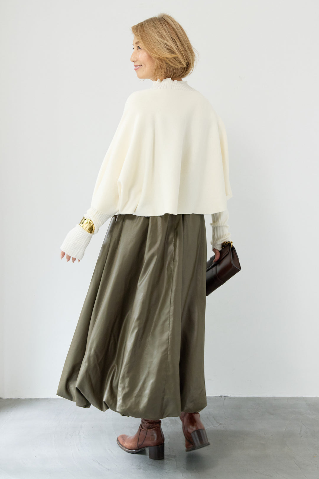 ケープアンサンブルニット