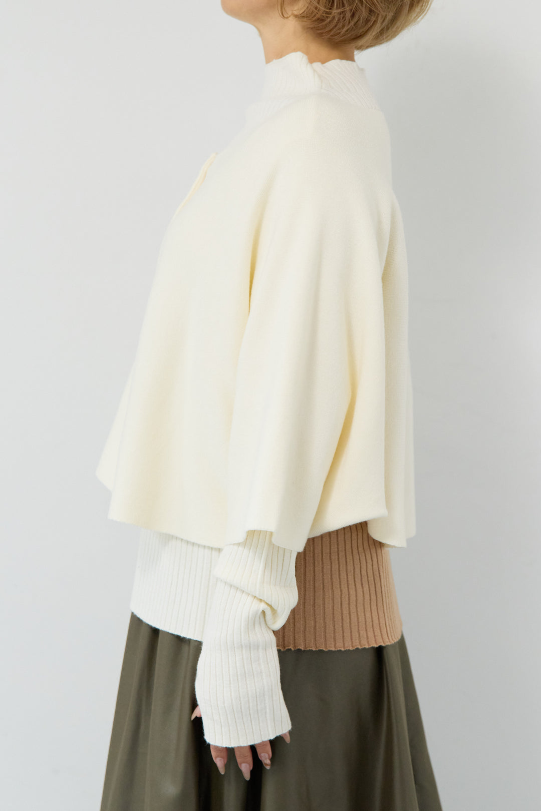 ケープアンサンブルニット