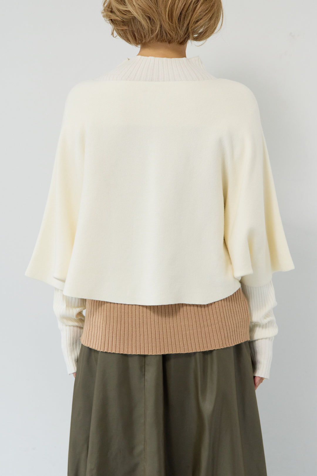 ケープアンサンブルニット