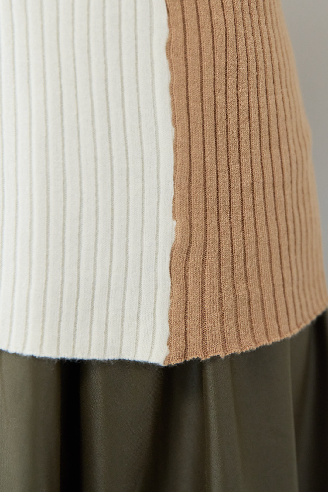 ケープアンサンブルニット