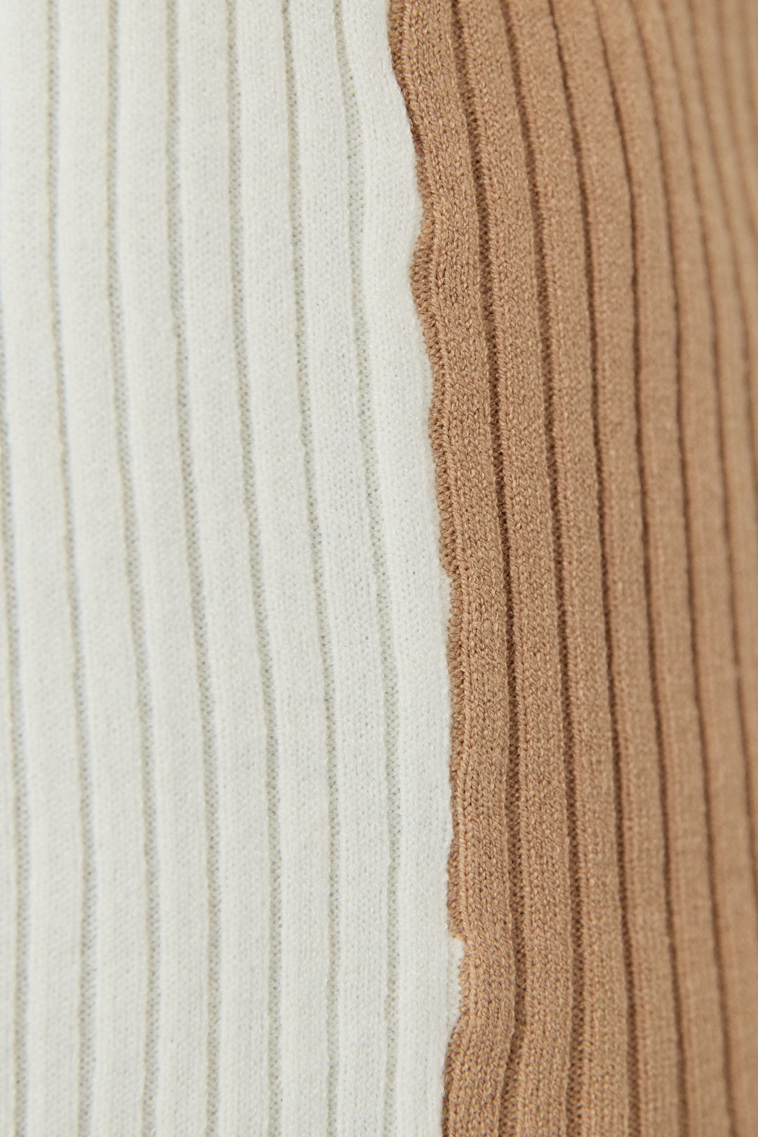 ケープアンサンブルニット