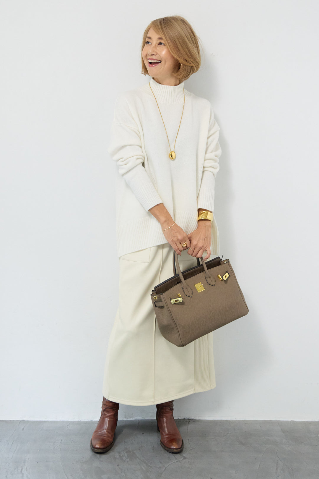 襟スリットハイネック山形ウールニット