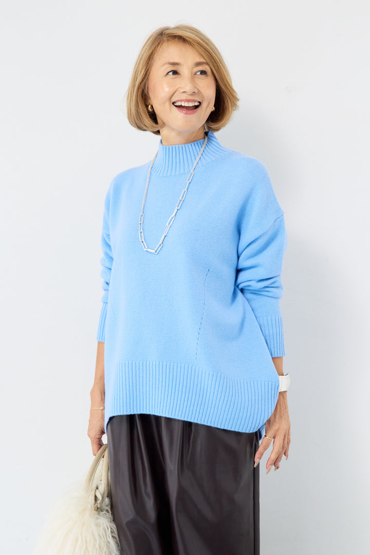 襟スリットハイネック山形ウールニット