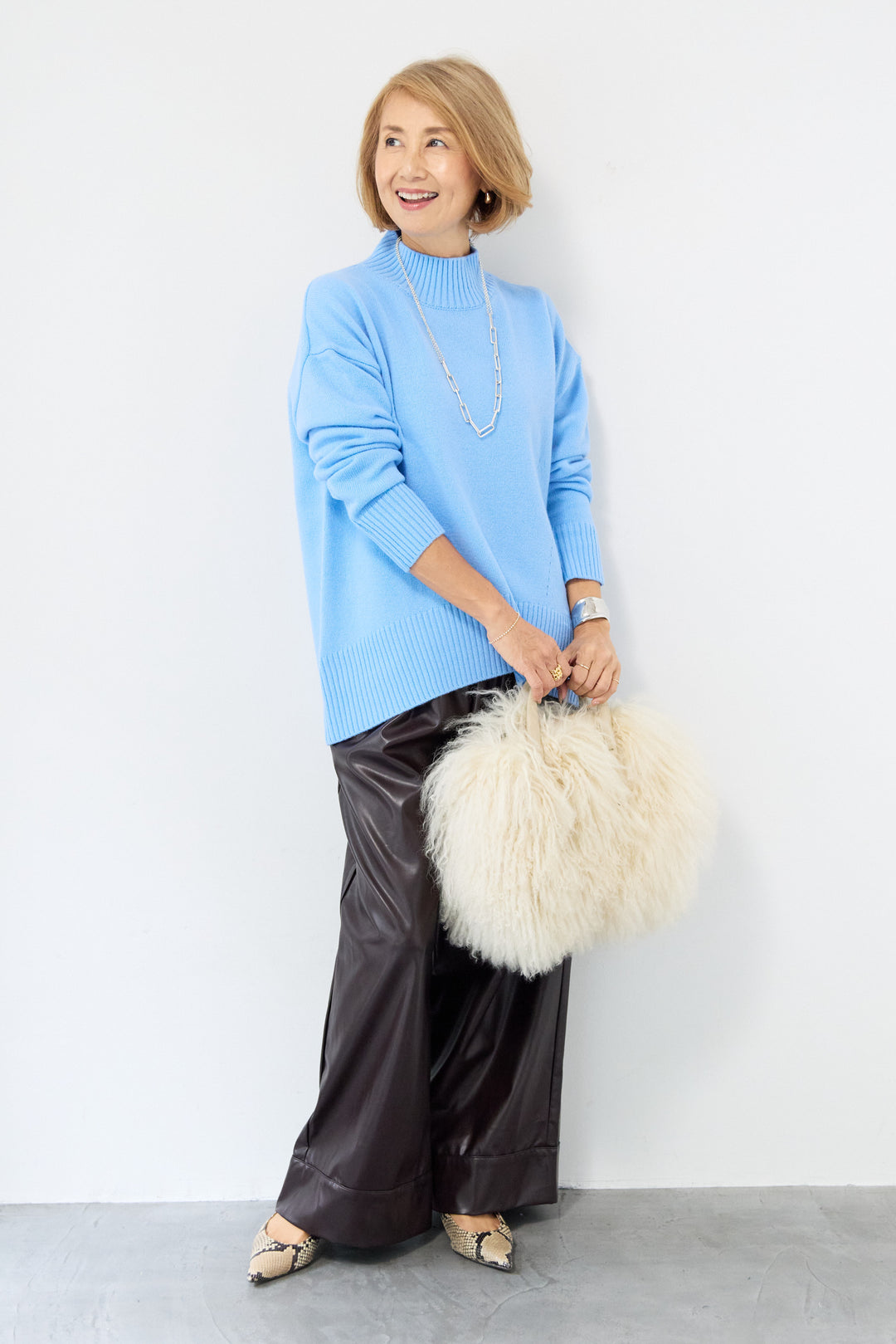 襟スリットハイネック山形ウールニット