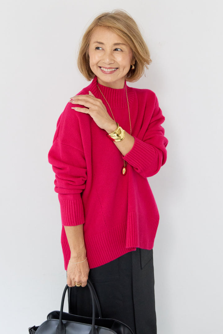 襟スリットハイネック山形ウールニット