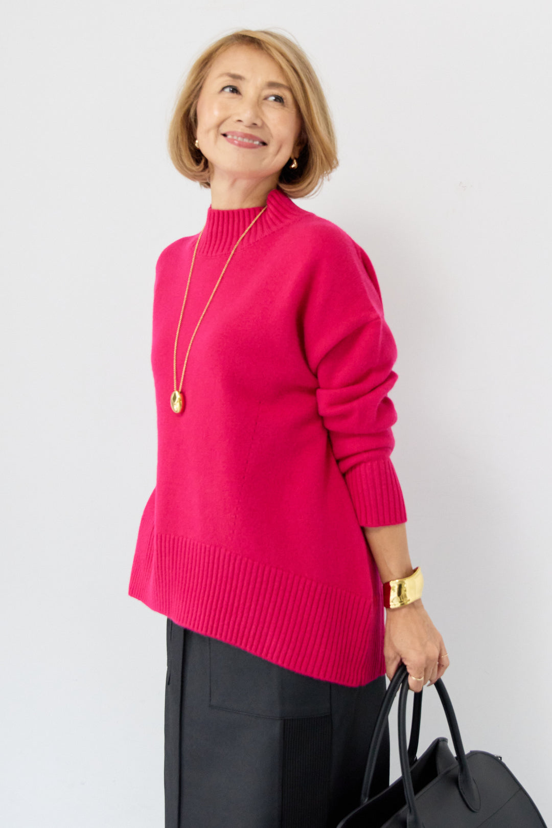 襟スリットハイネック山形ウールニット