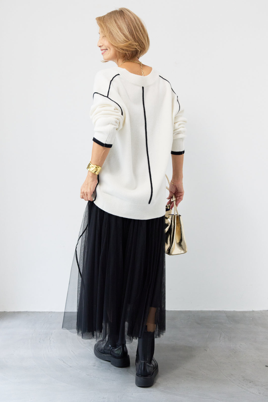 配色パイピングウールニット