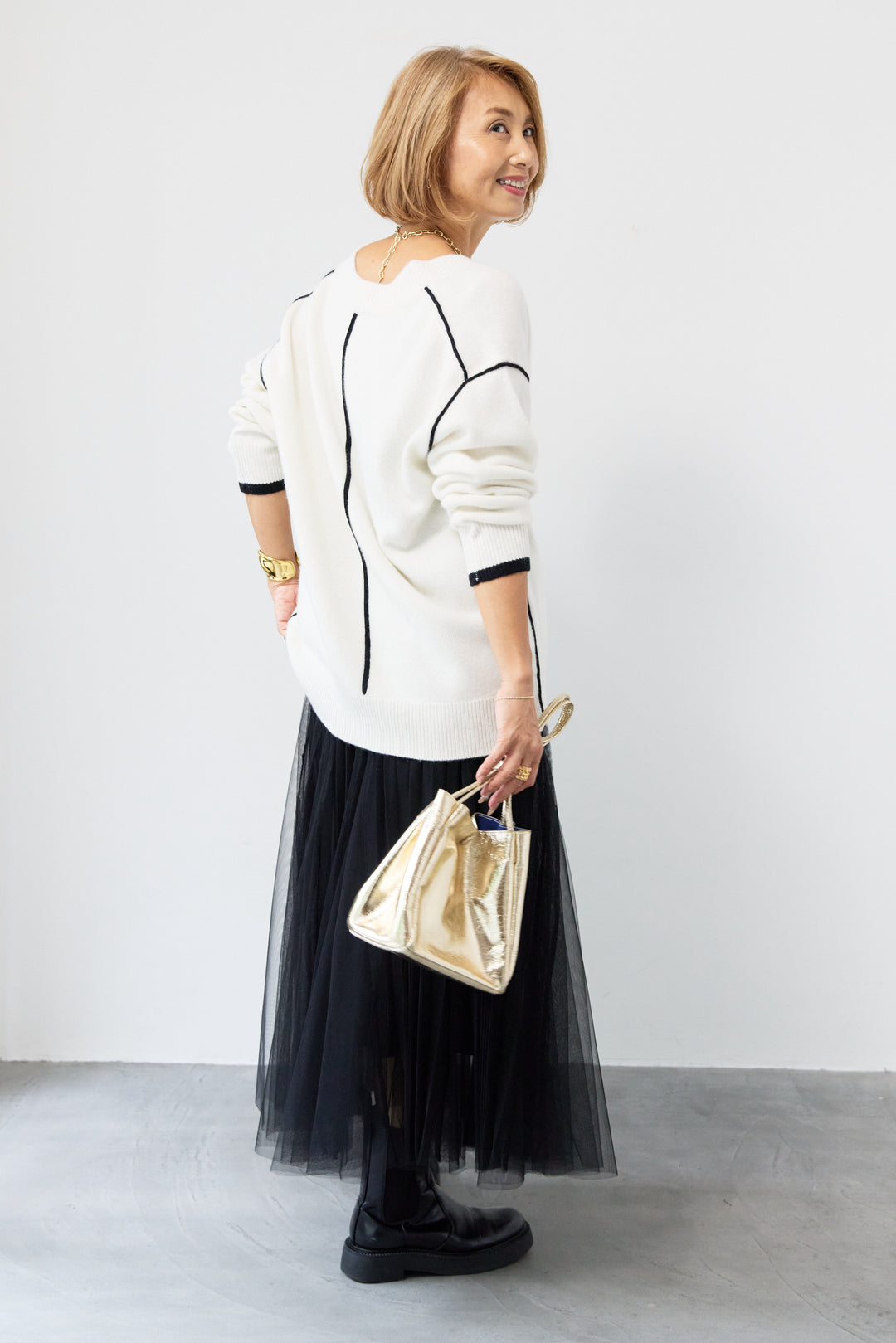 配色パイピングウールニット