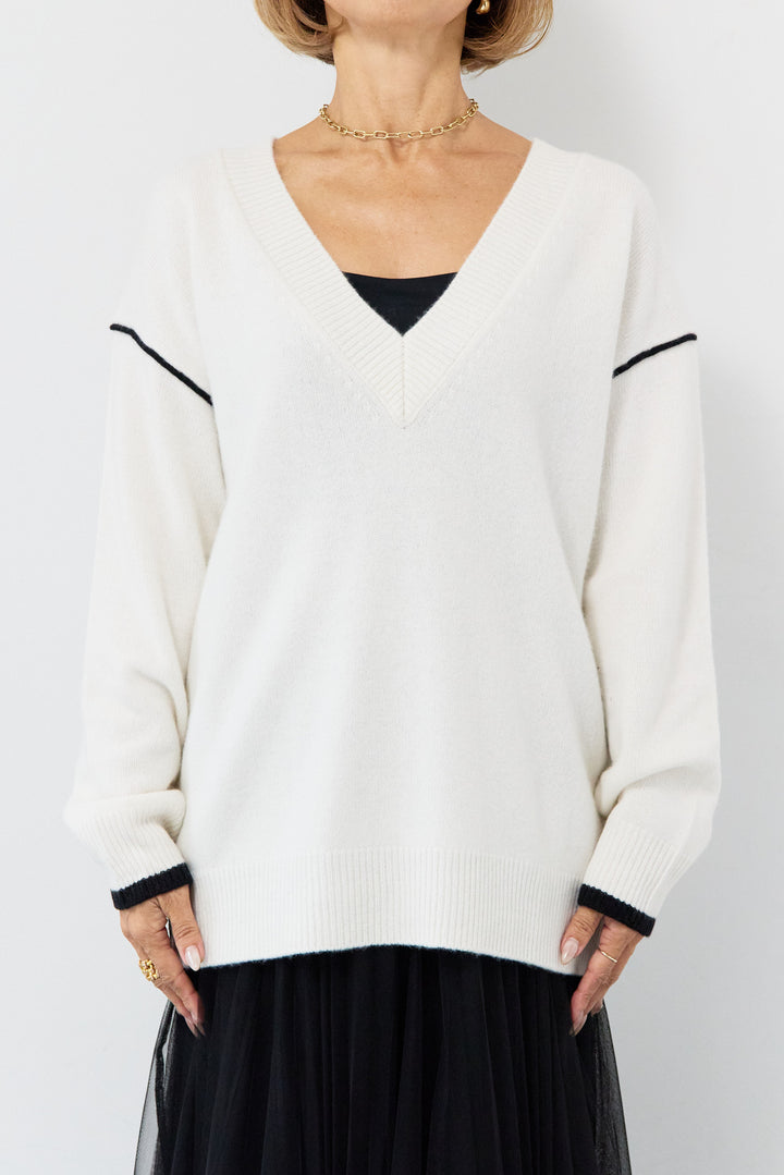 配色パイピングウールニット