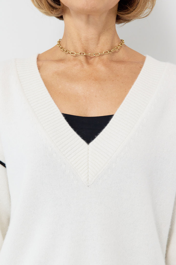 配色パイピングウールニット