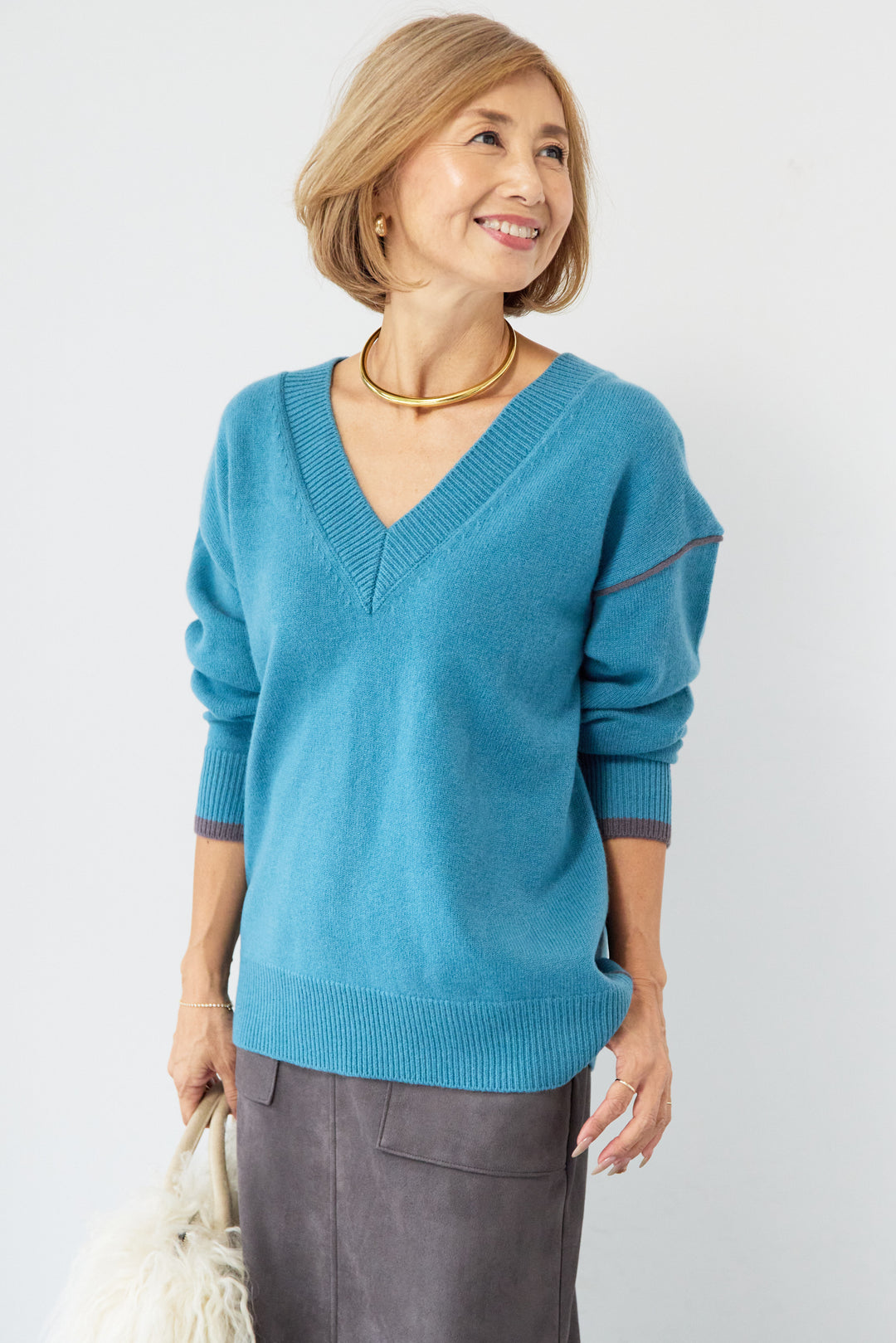 配色パイピングウールニット