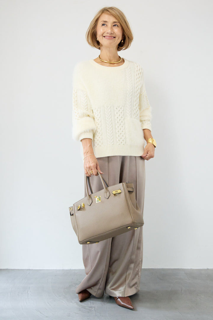 フェザー×ケーブル切替デザインニット