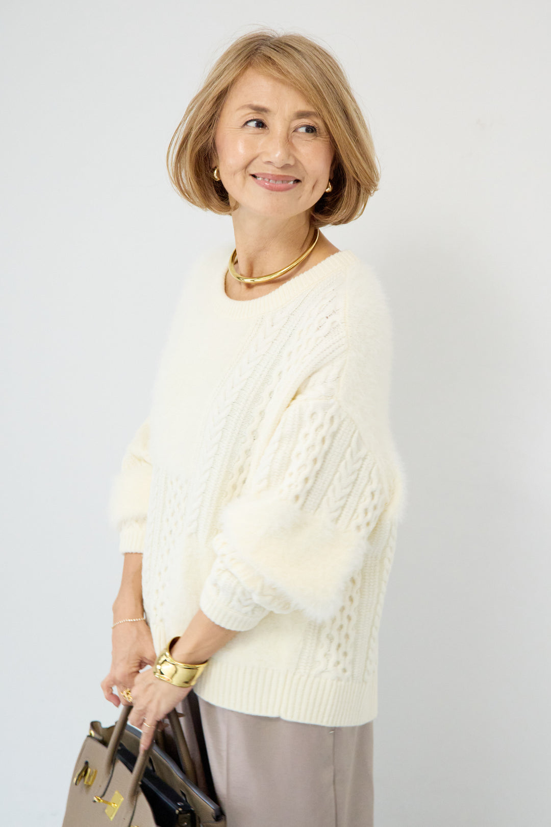 フェザー×ケーブル切替デザインニット