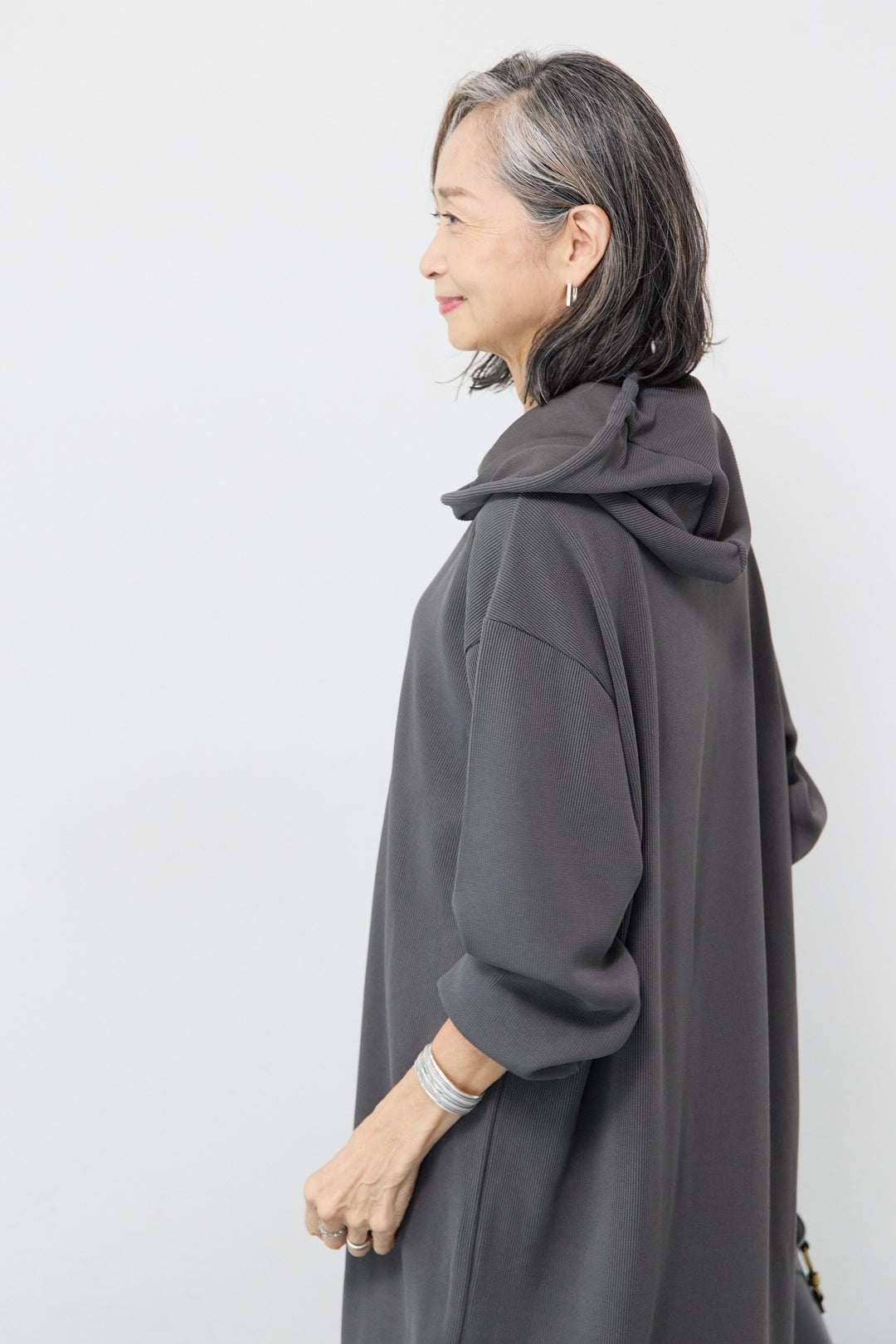 リブカットフーディワンピース