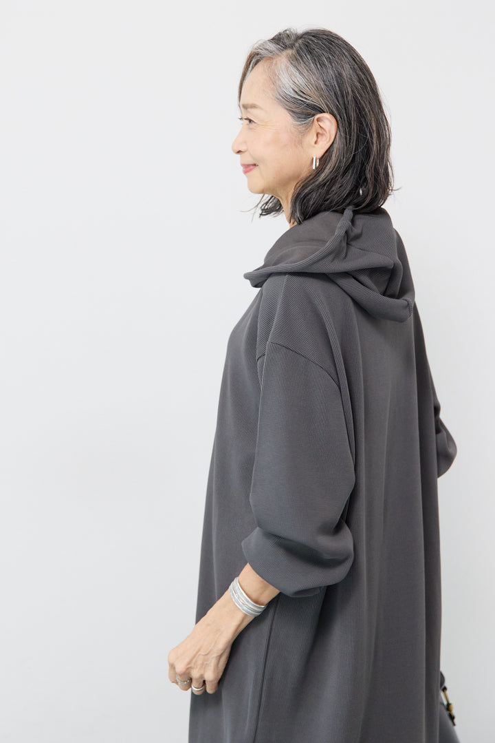 リブカットフーディワンピース