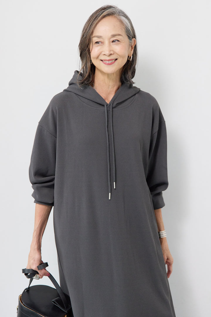 リブカットフーディワンピース