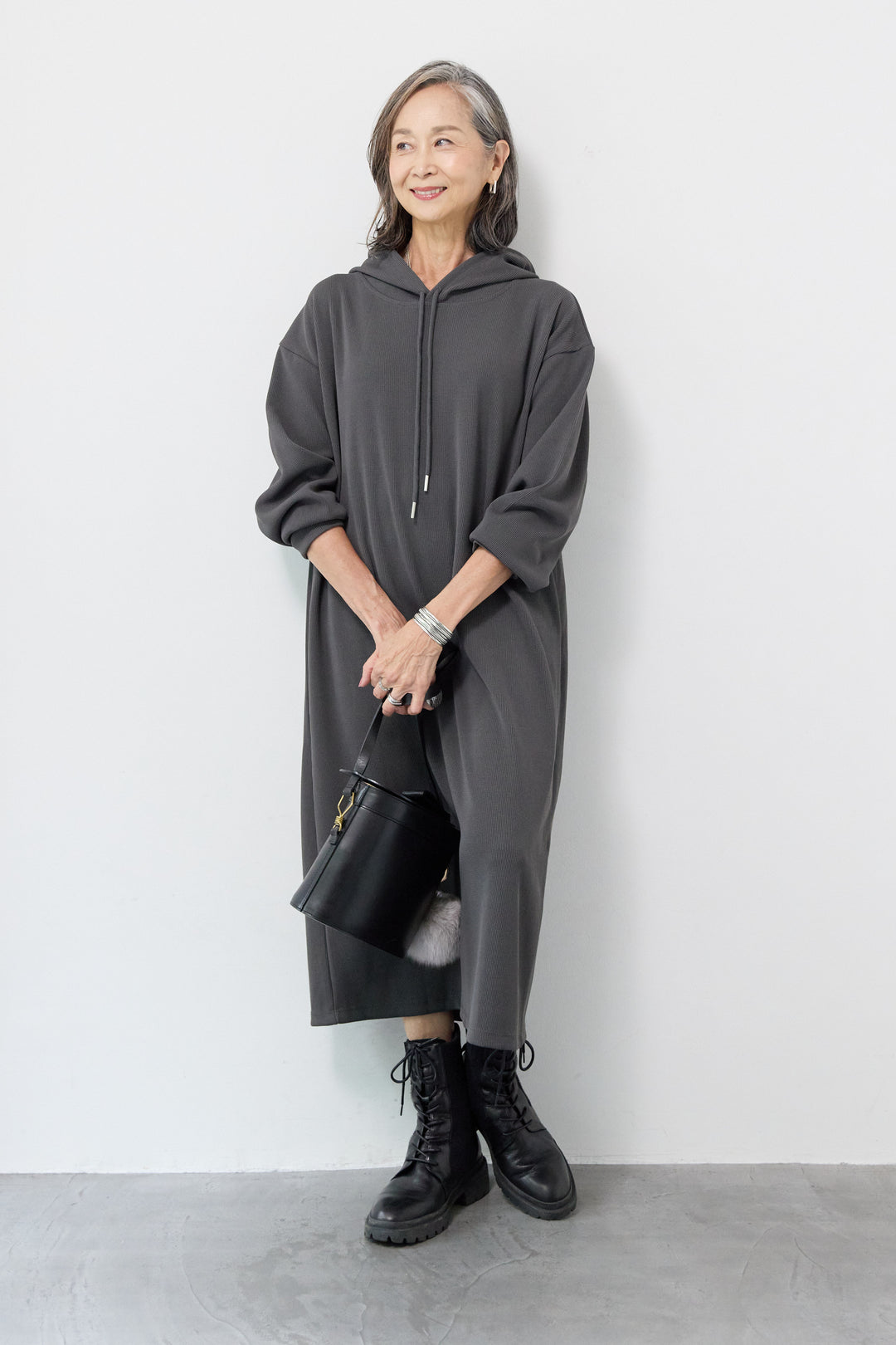 リブカットフーディワンピース