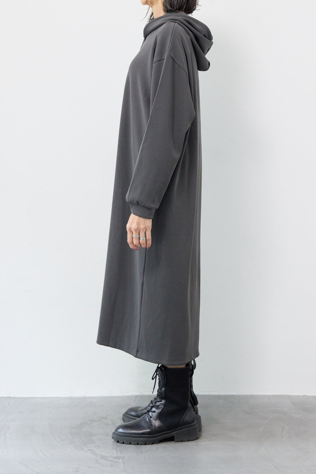 リブカットフーディワンピース