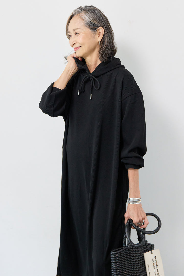 リブカットフーディワンピース