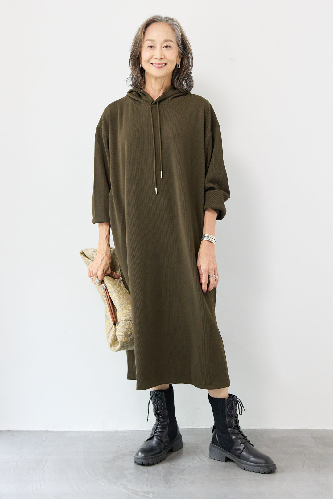 リブカットフーディワンピース