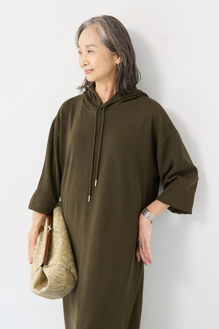 リブカットフーディワンピース